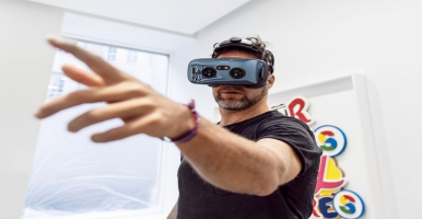 芬兰艺术家使用Varjo头显在元宇宙创作艺术作品