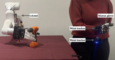 通过交互设计拟人软手框架与数据手套融合实现遥操作